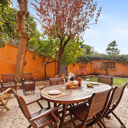 Beautiful Charming Garden Near St Peter Apartament